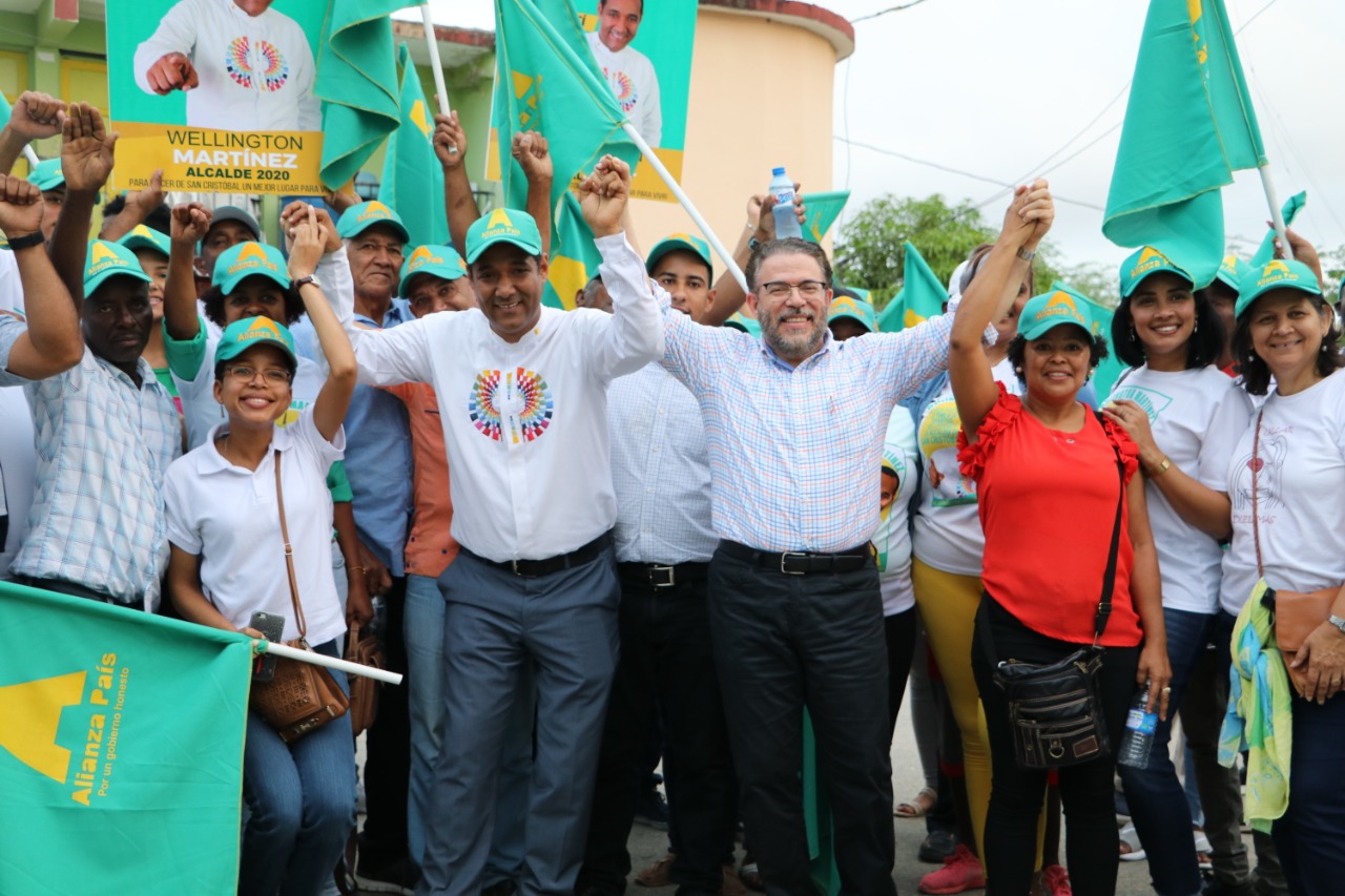 Guillermo Moreno encabeza recorrido con candidatos municipales en San Cristóbal