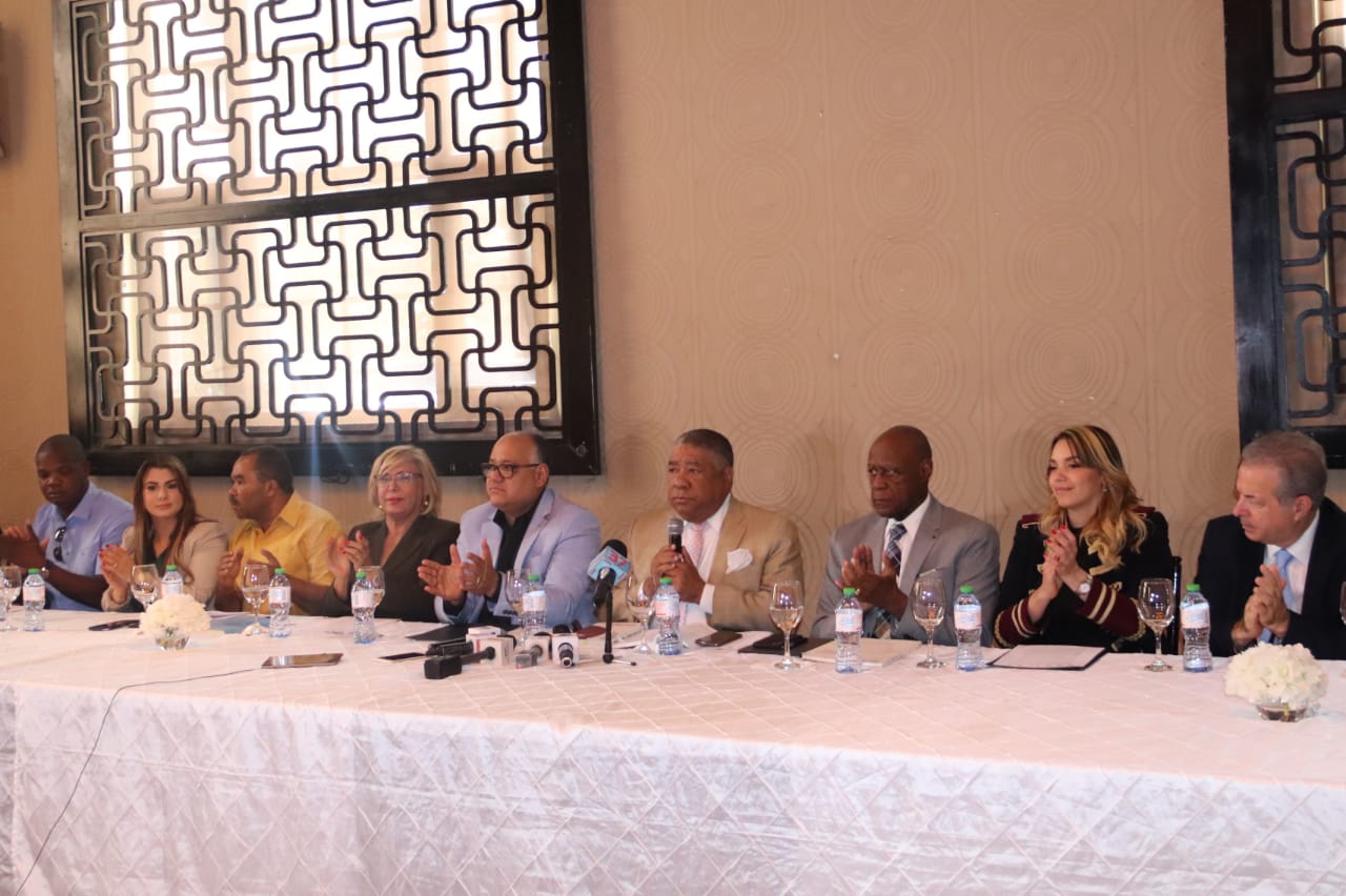 Candidatos alcaldes del Gran Santo Domingo y el Distrito Nacional de la Fuerza del Pueblo y Partidos aliados firman acuerdo de mancomunidad