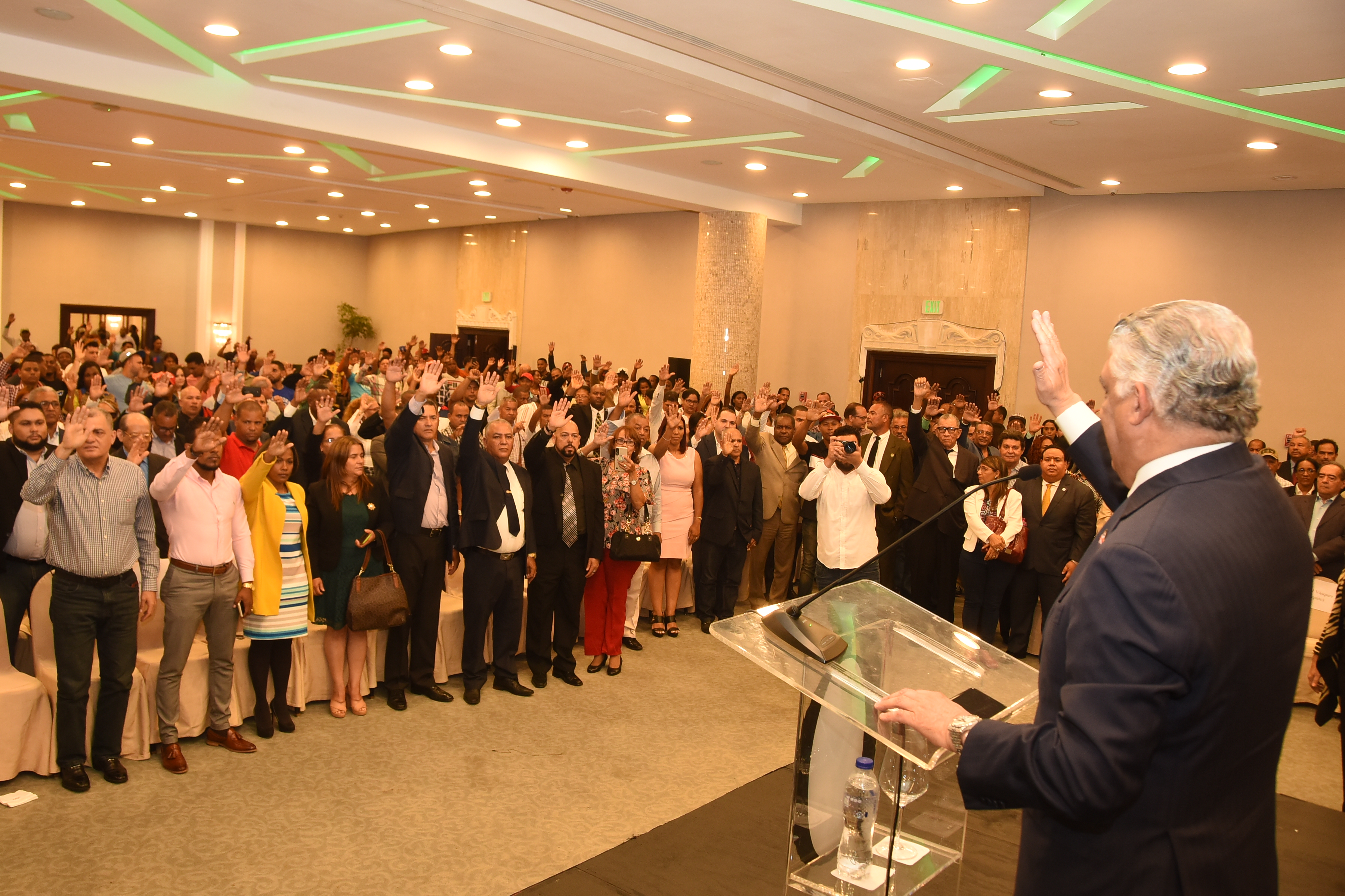 PRD juramenta centenares de dirigentes del PRM, PRSC, BIS, Fuerza del Pueblo, Cívico Renovador y Verde Dominicano