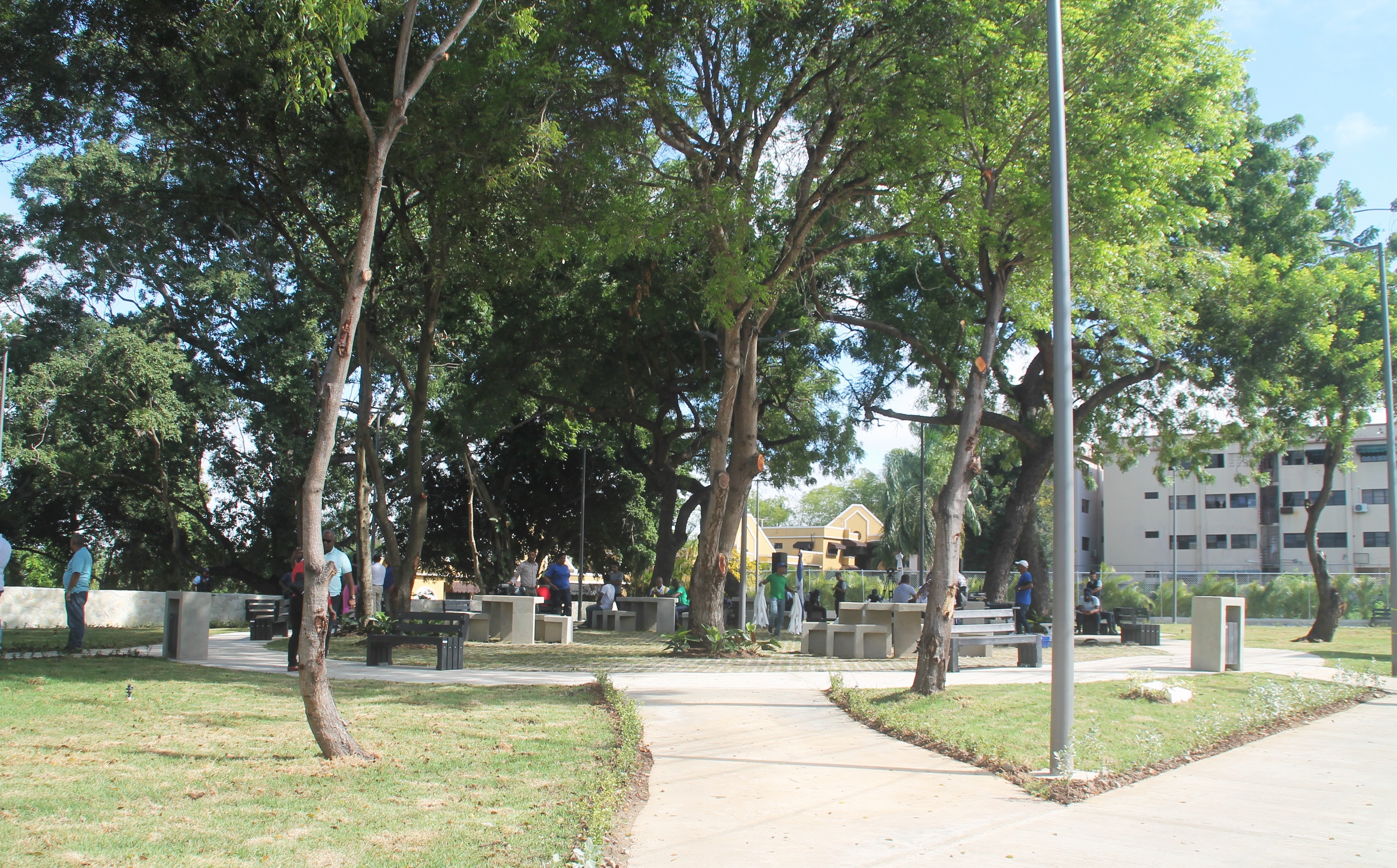Alcaldía del Distrito Nacional entregó remozado parque Jimenoa a moradores del sector Los Ríos