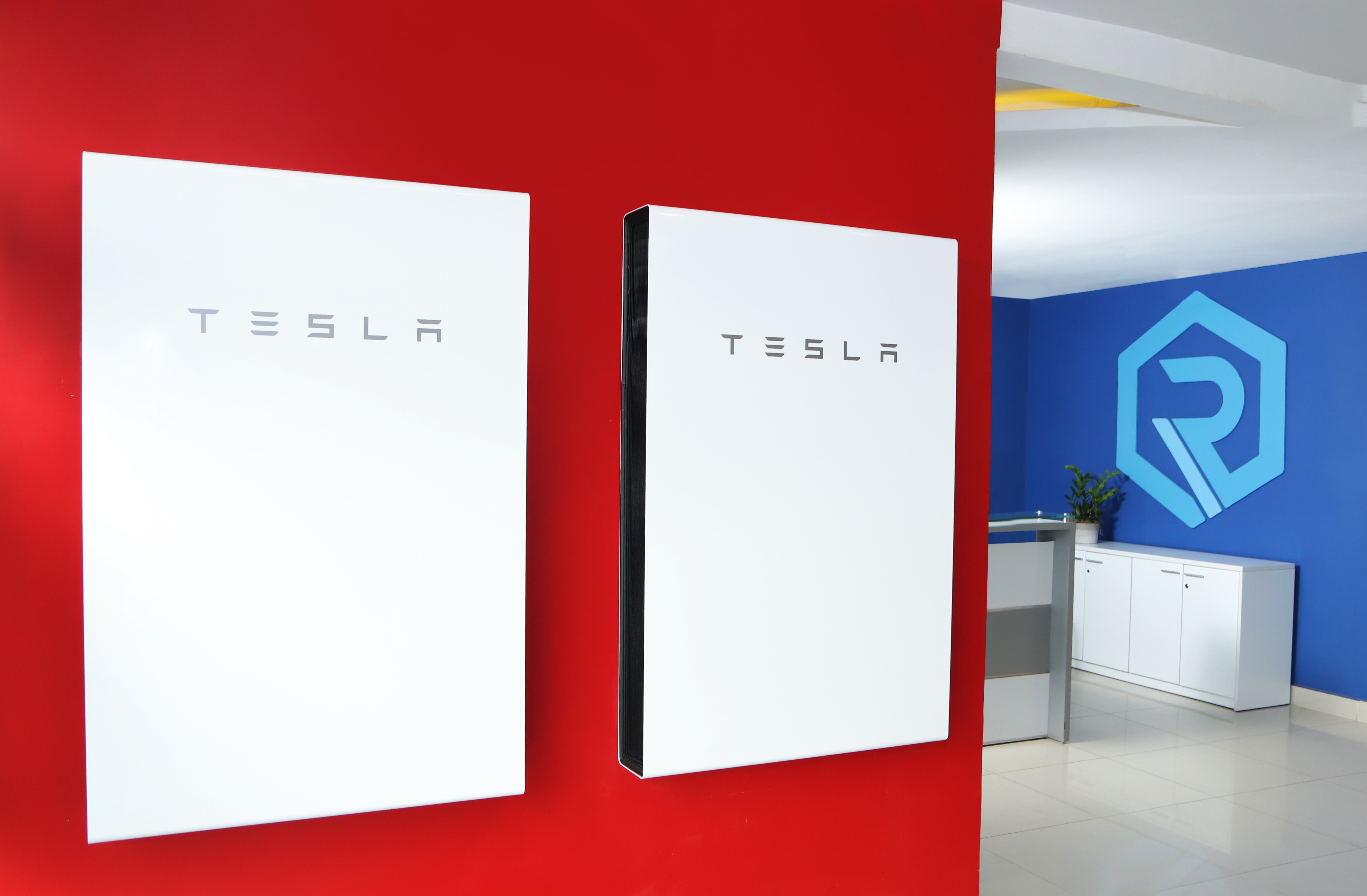 Tesla introduce a RD tecnología para almacenar energía en hogares y empresas