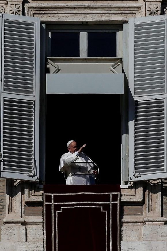 Papa Francisco llama al diálogo y el autocontrol en un mundo convulso