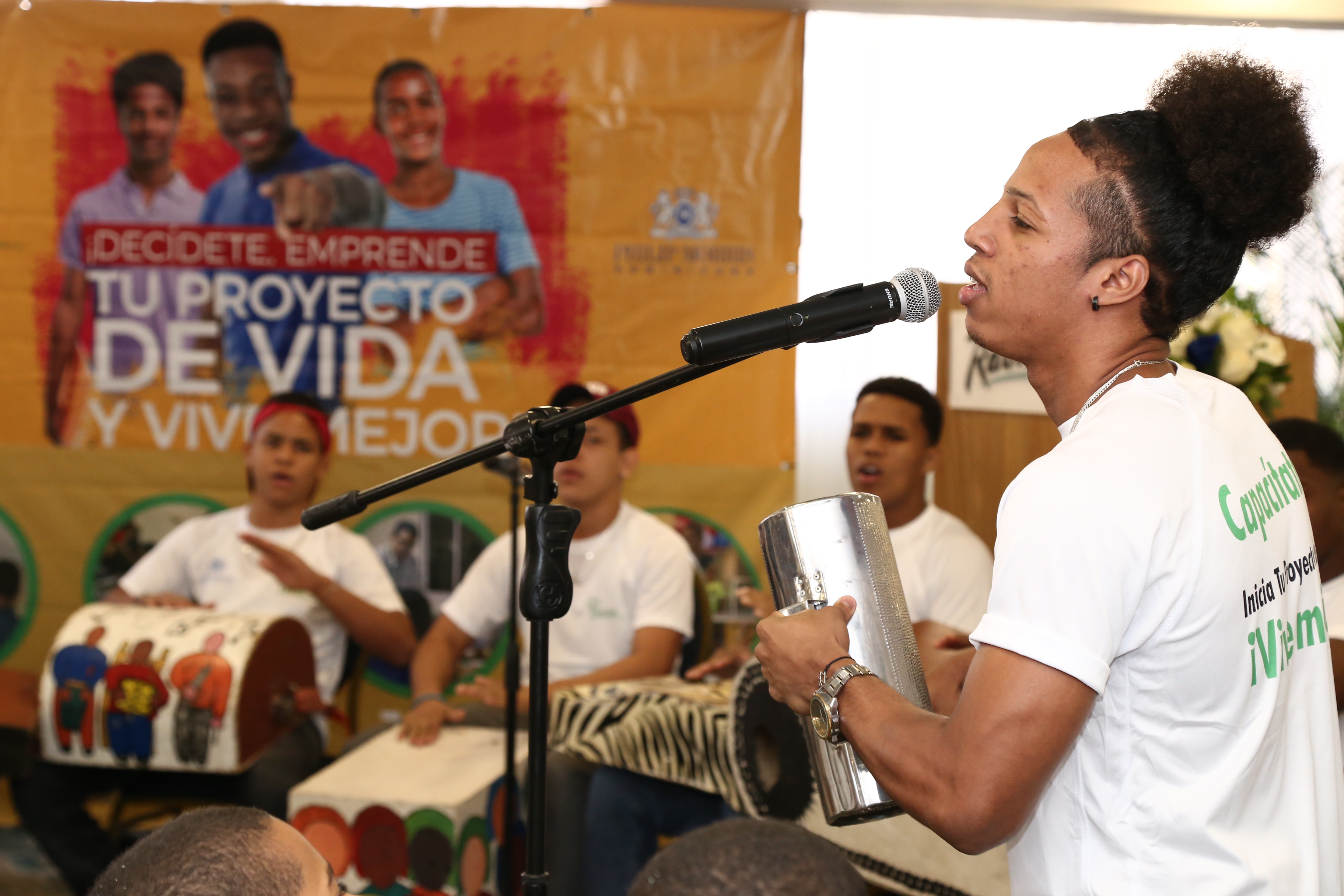 Philip Morris Dominicana y MUDE concluyen programa de apoyo a jóvenes vulnerables de Santo Domingo