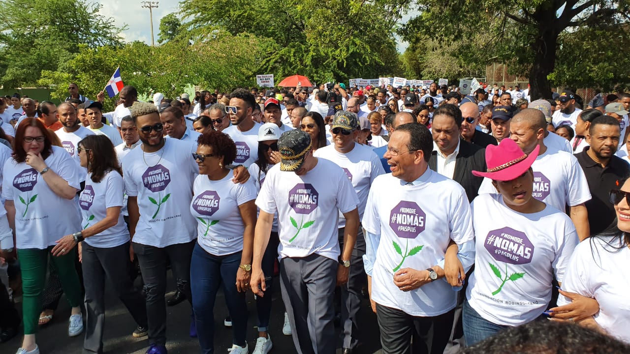 (Video): Robinson Cano realiza marcha de "grandes ligas" contra la violencia a la mujer