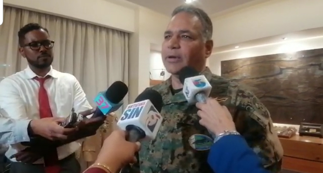 Video | Ministro de Defensa asegura militar que lanzó bomba a jóvenes en la JCE será cancelado