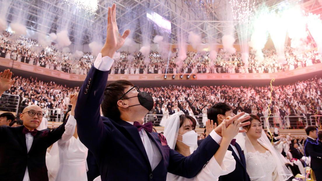 (Fotos): 6.000 parejas celebran un matrimonio colectivo en Corea del Sur a pesar del coronavirus