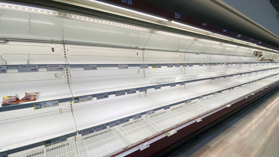 Muestran los estantes vacíos en supermercados italianos mientras el coronavirus sigue propagándose por el país | Videos, Fotos