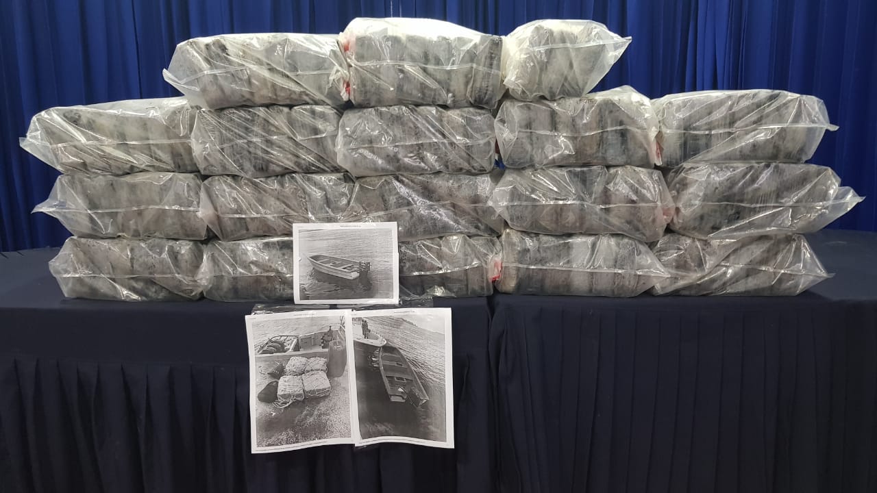 Incautan 105 paquetes de drogas en costas de Cumayasa, durante operativo conjunto
