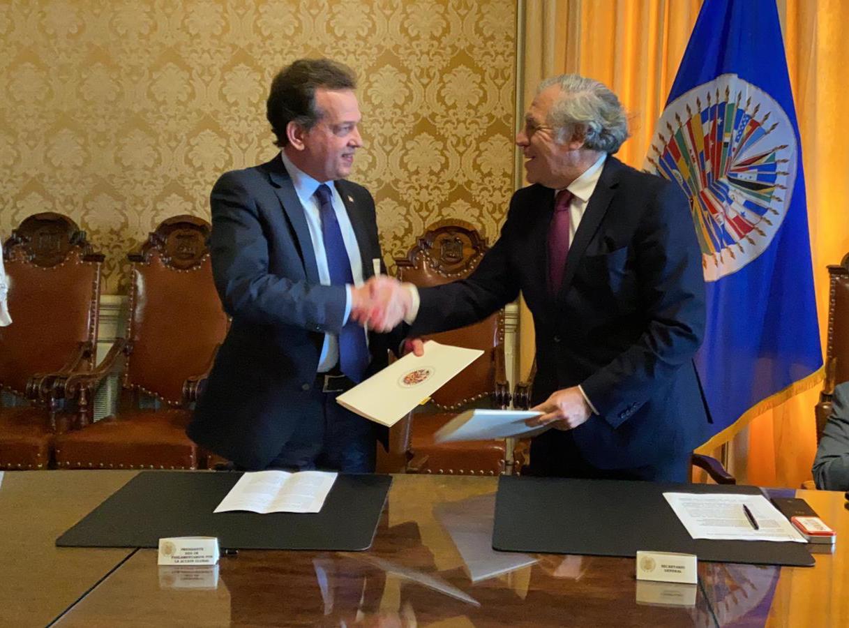 Ito Bisonó firmó acuerdo de cooperación internacional con Almagro en la OEA