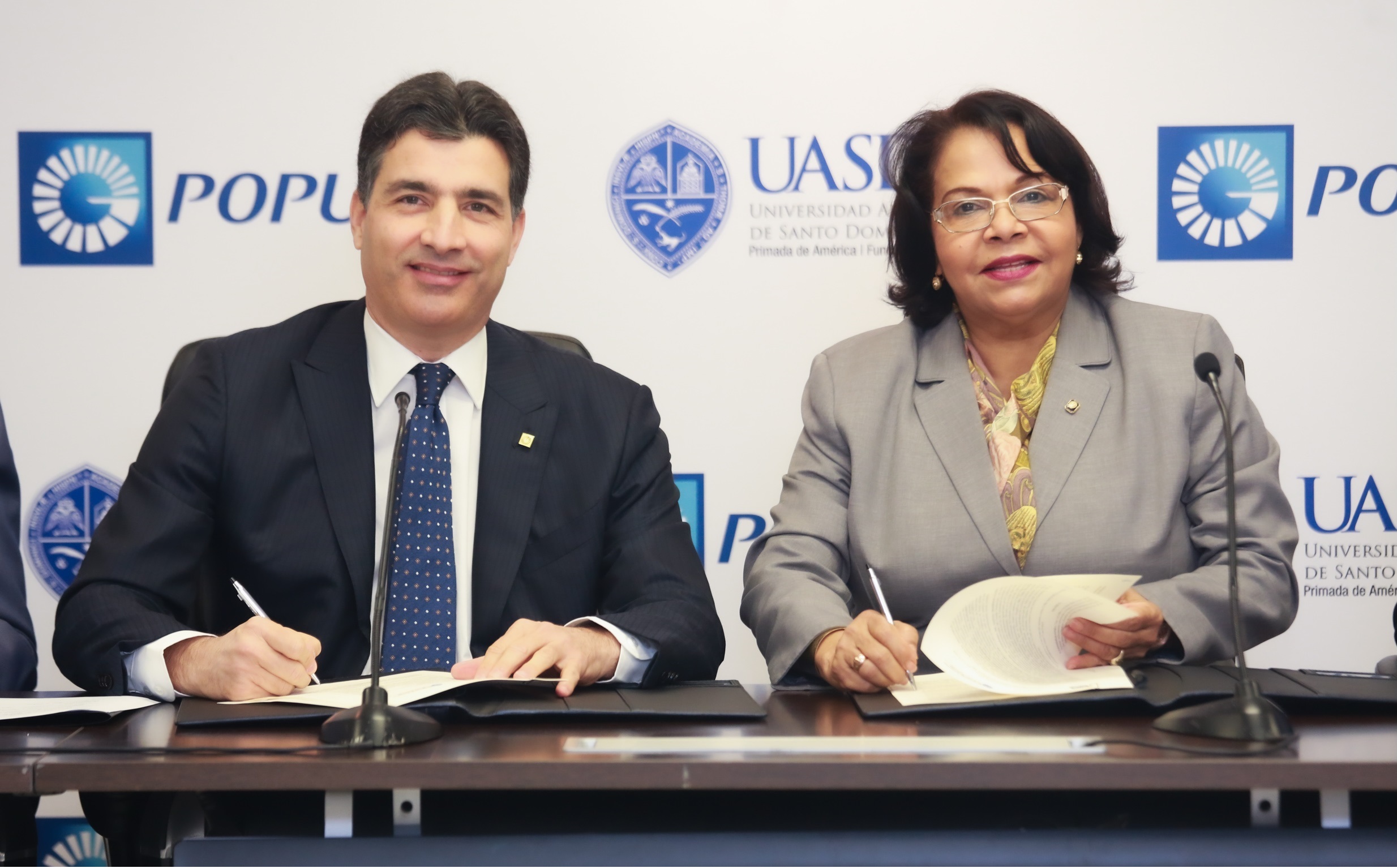 Banco Popular y UASD firman alianza