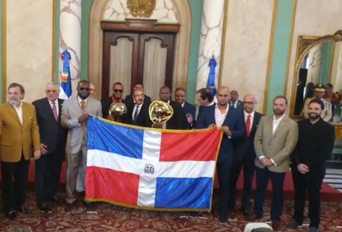 (Videos): Toros del Este llevan Corana 20 de RD en Serie del Caribe al Palacio Nacional