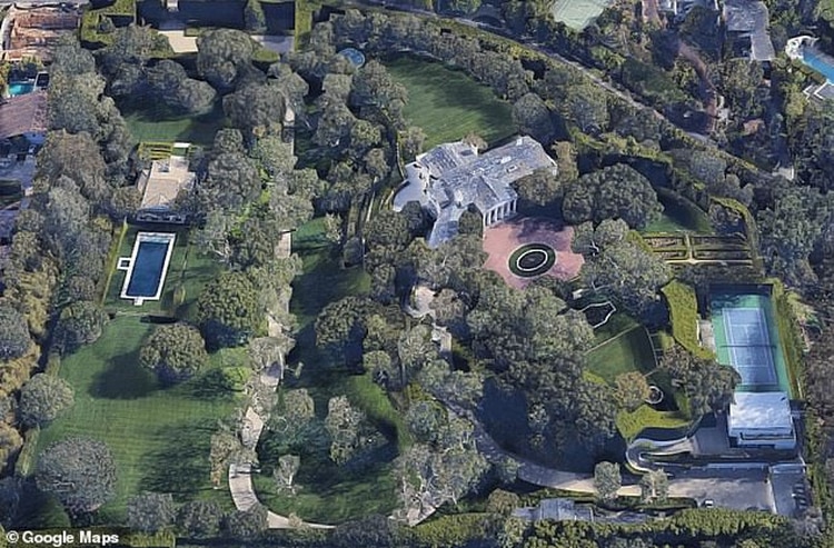 Jeff Bezos se compró la mansión de Los Angeles más cara de la historia: 165 millones de dólares