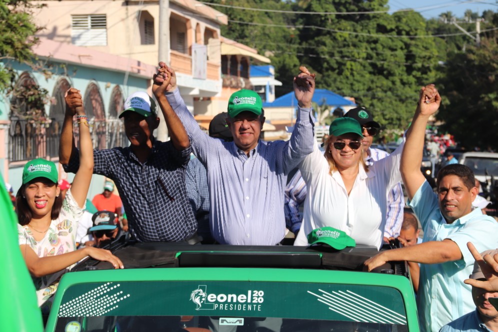 Leonel inaugura tres nuevos locales de FP en Puerto Plata