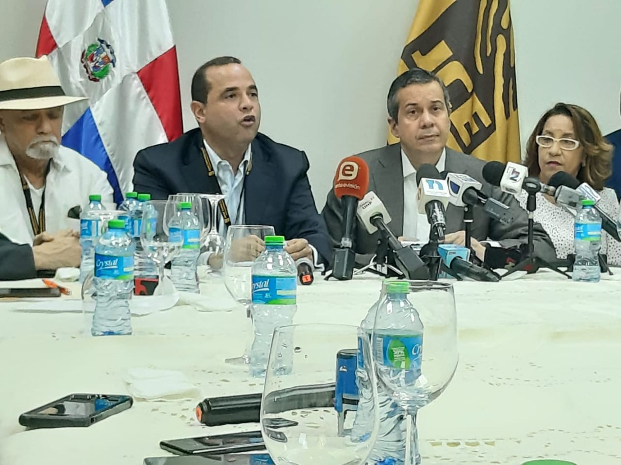 Partidos políticos de oposición solicitan audiencia “urgente” a la JCE