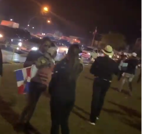 Video | Lanzan bombas lacrimógenas en la Plaza de la Bandera