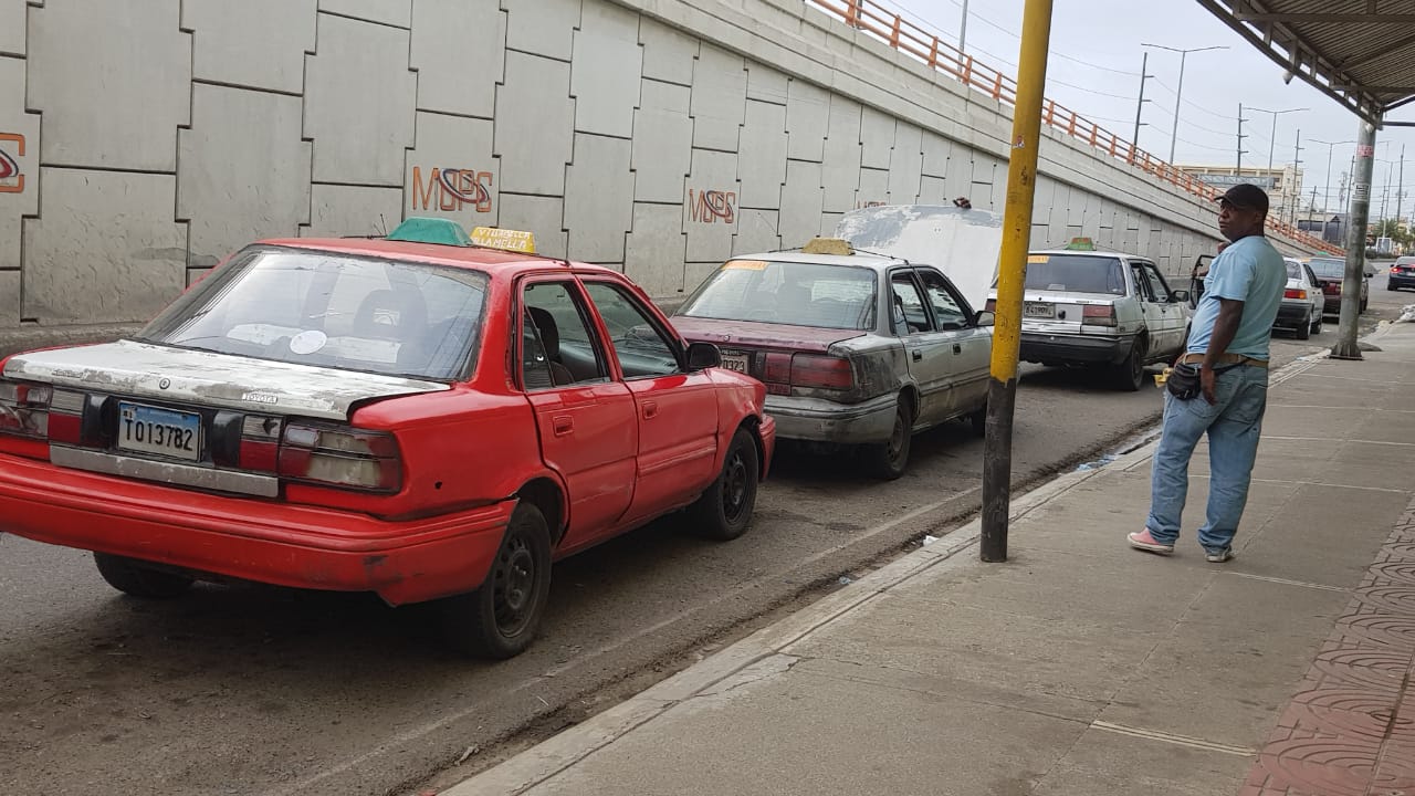 Video | Así se preparan los choferes públicos para protegerse del COVID-19