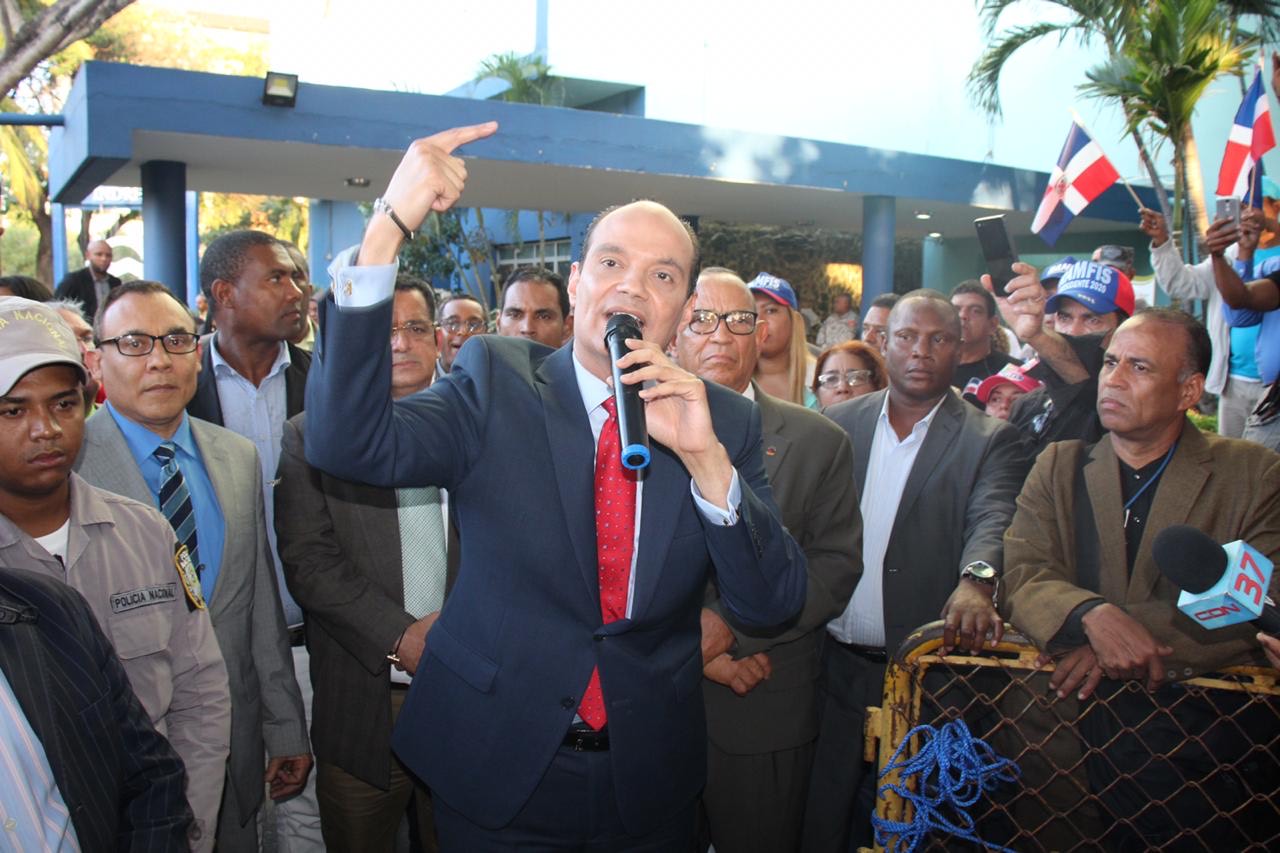 Ramfis celebra aciertos de discurso de Danilo Medina; llama la atención sobre préstamos