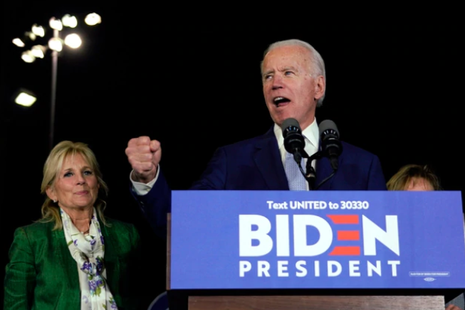 Joe Biden arrebató el liderato a Bernie Sanders en las primarias con una importante victoria en el Supermartes