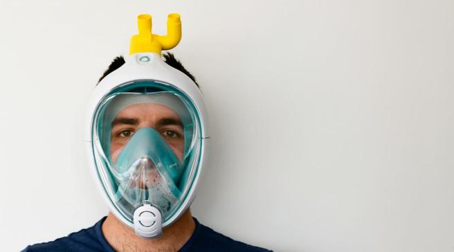 Modifican máscaras de buceo de Decathlon para conectar a enfermos de coronavirus con respiradores