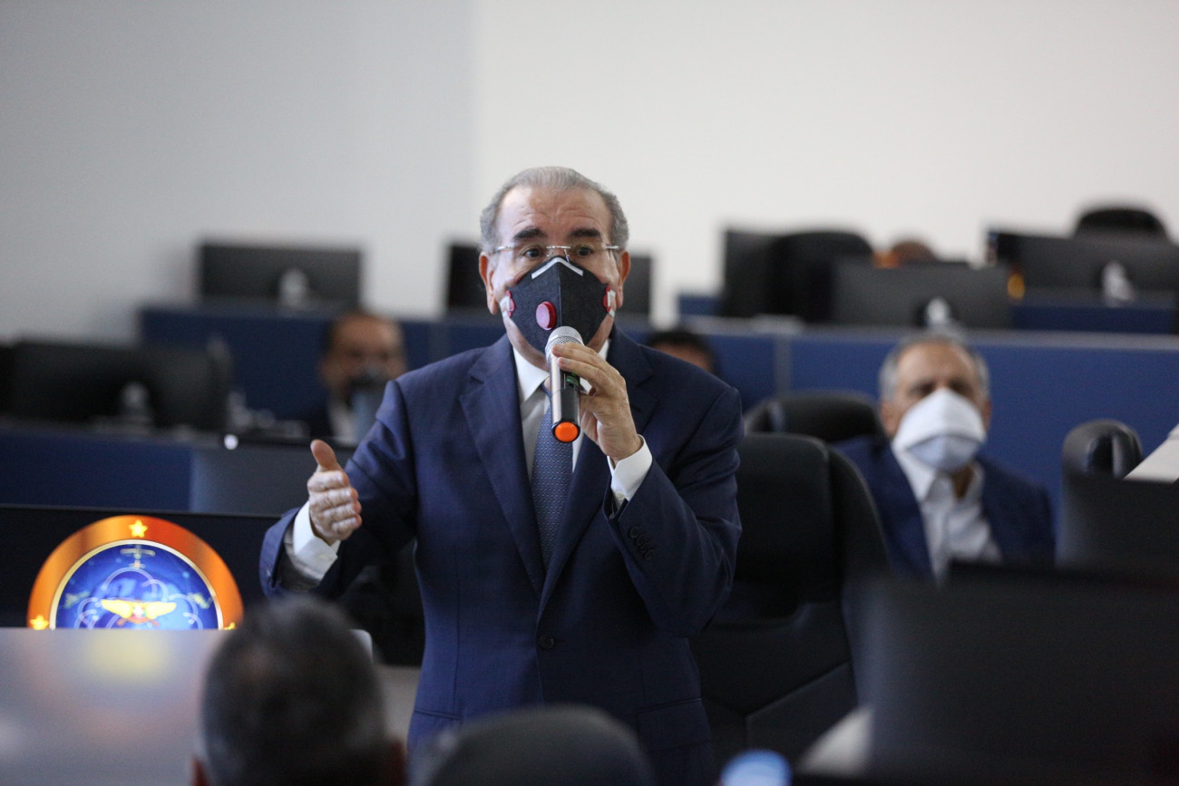 “La primera misión que tenemos es aplanar la curva”: Danilo Medina