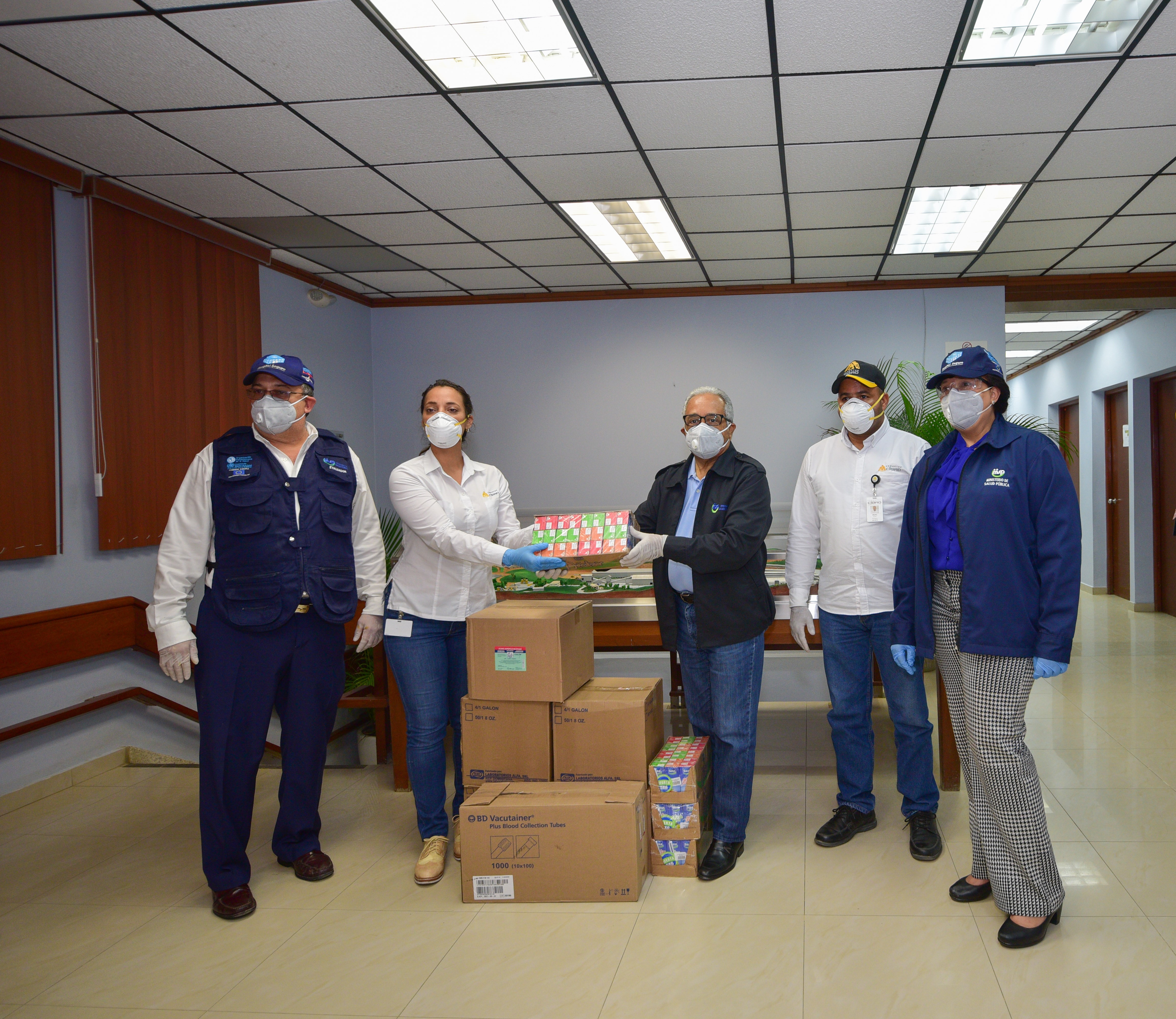Cementos Cibao dona materiales e insumos al Hospital Municipal Antonio Fernández Baitoa