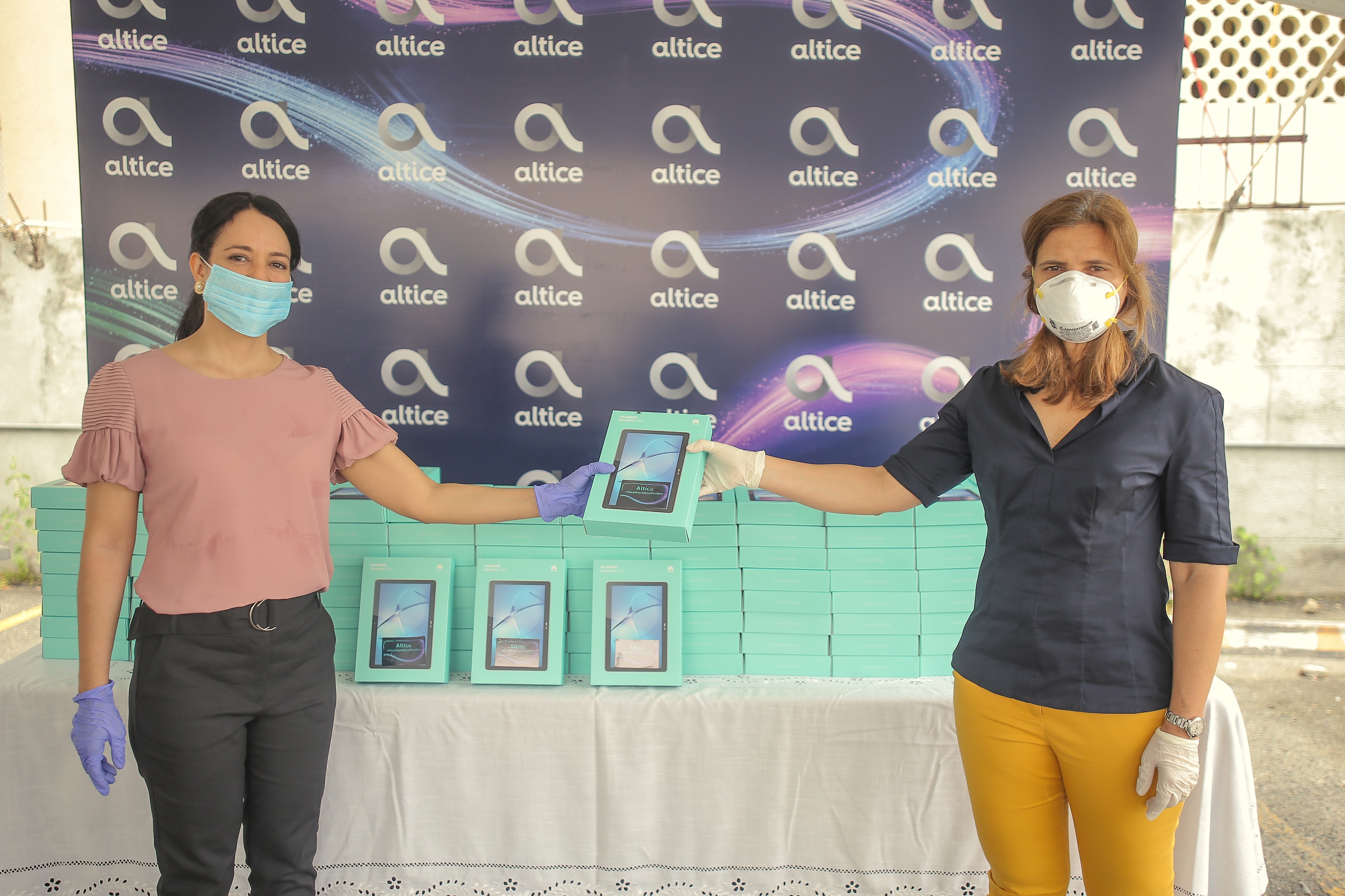 Altice dona 202 tabletas con internet para pacientes con COVID - 19