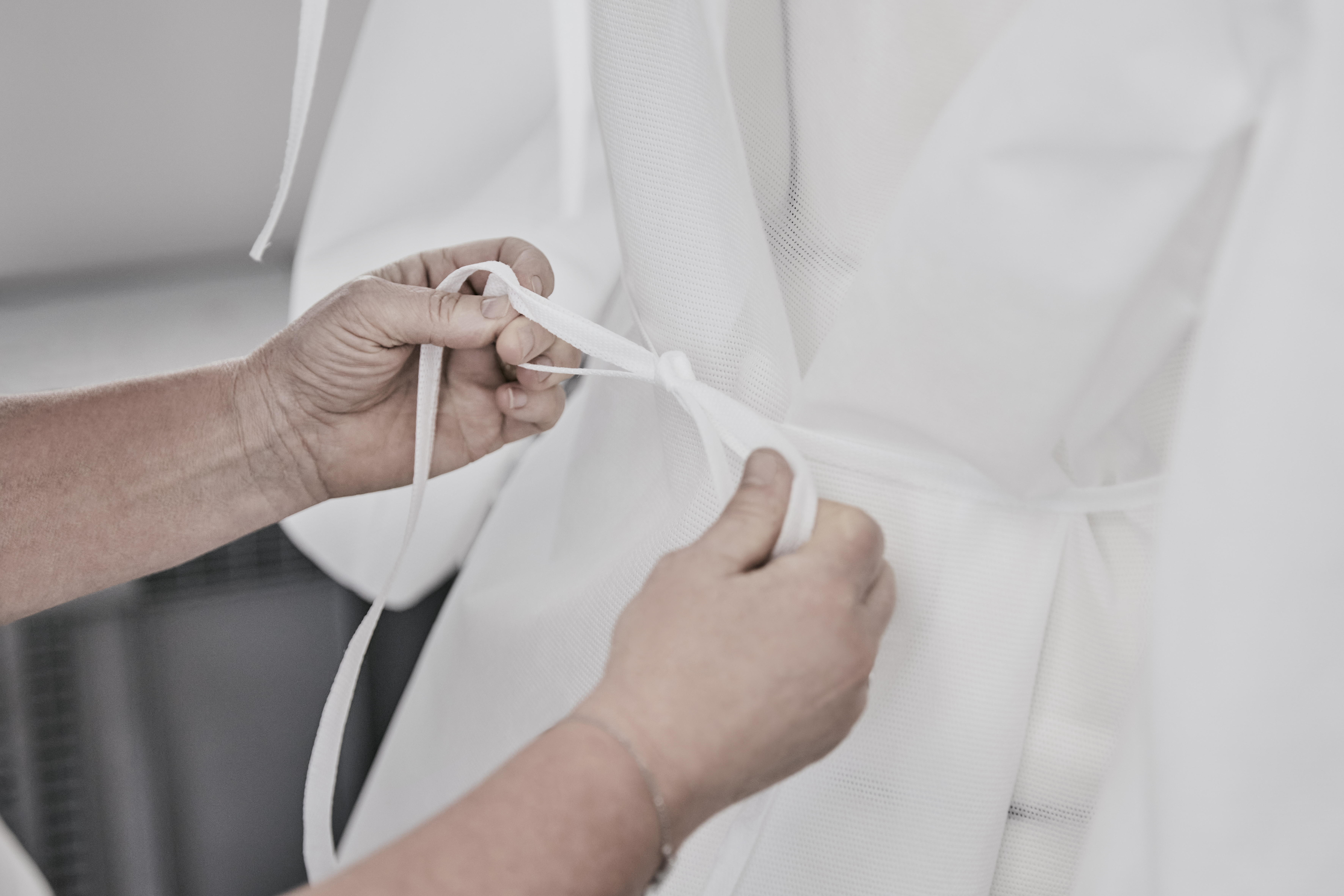 Louis Vuitton pone en marcha su taller parisino de prêt-à-porter para fabricar batas para hospitales parisinos