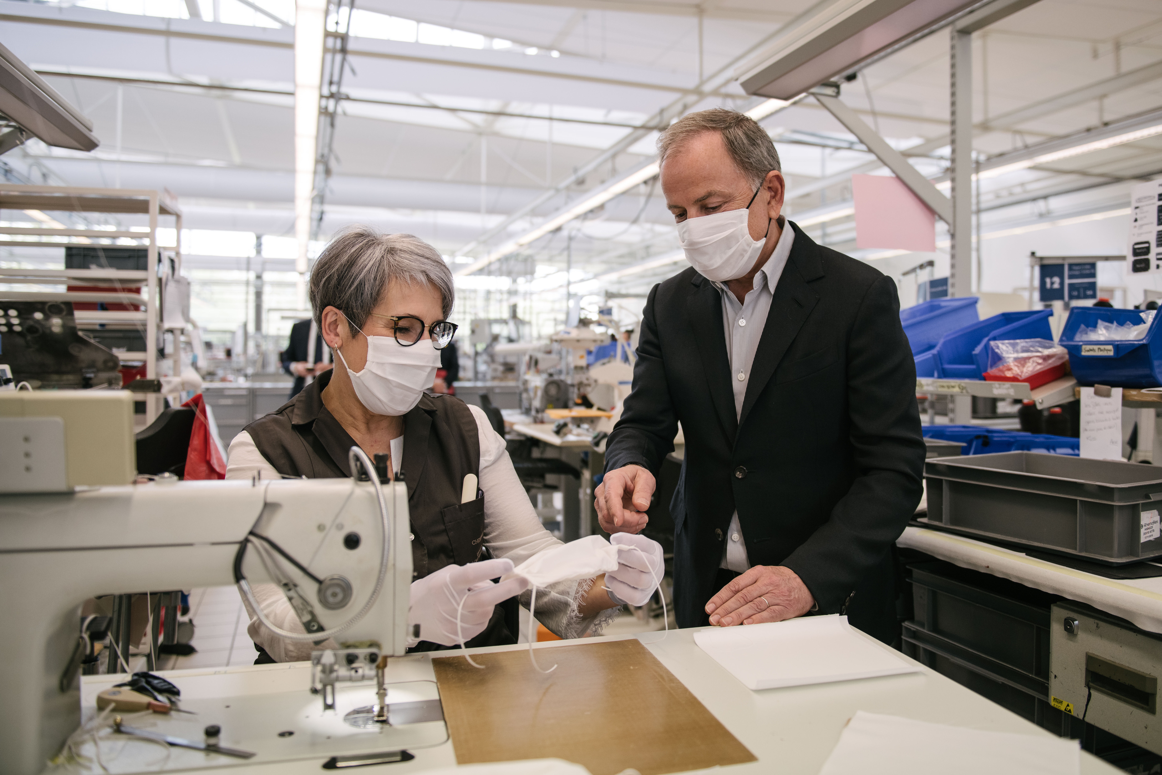 Louis Vuitton readapta sus talleres para la elaboración de máscaras no quirúrgicas