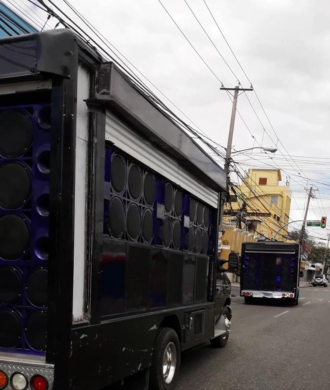 Video | Parroquia San Juan Bosco lleva bendición a ritmo de música cristiana a sectores del DN