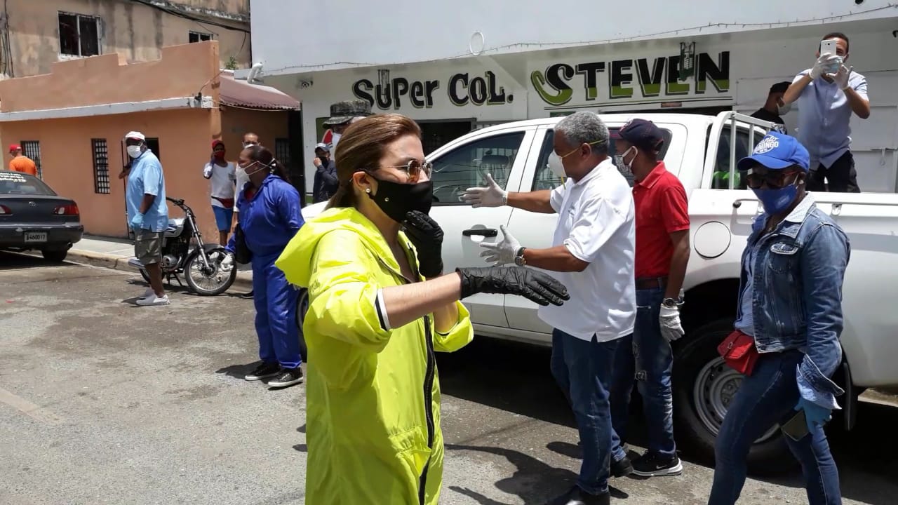 Video | En primer día como alcaldesa Carolina Mejía sale a las calles en operativo de limpieza