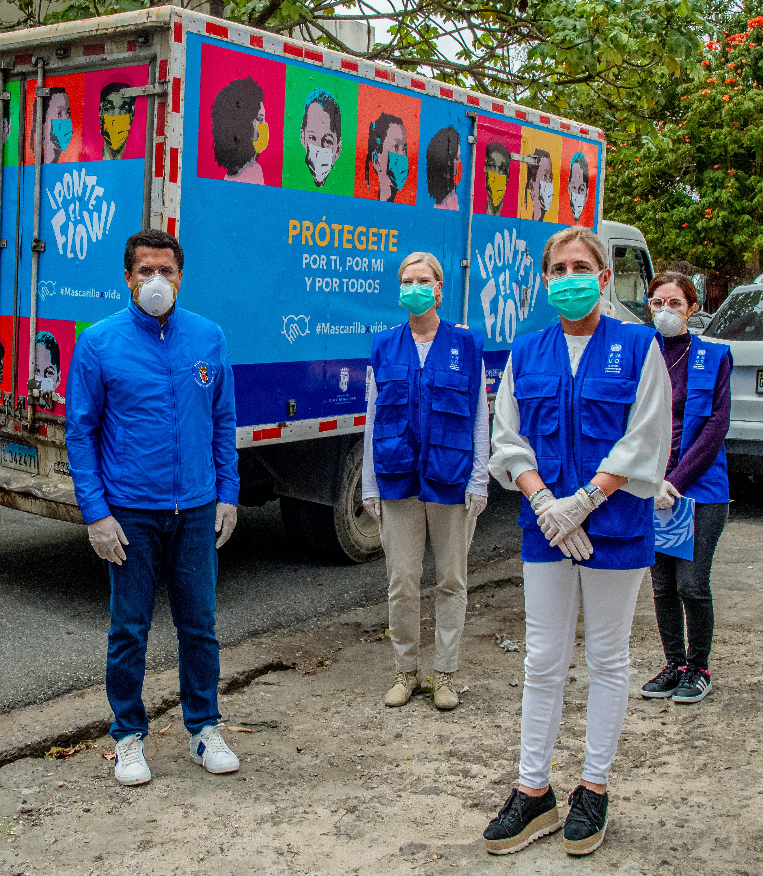 Continúa entrega de guantes y mascarillas a la ciudadanía