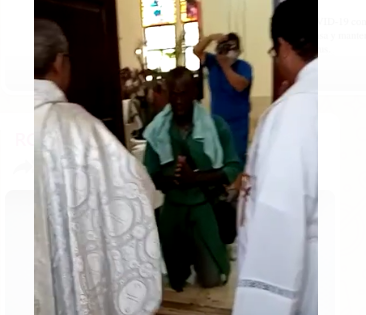 Video | Obispado de Puerto Plata aclara sacerdotes se preparaban para misa sin feligreses cuando peregrino irrumpió en la catedral