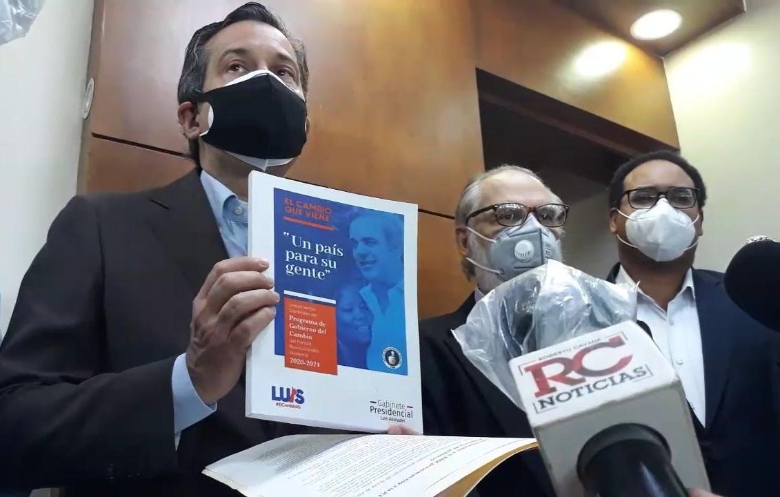 Video |  PRM deposita programa de gobierno de Luís Abinader