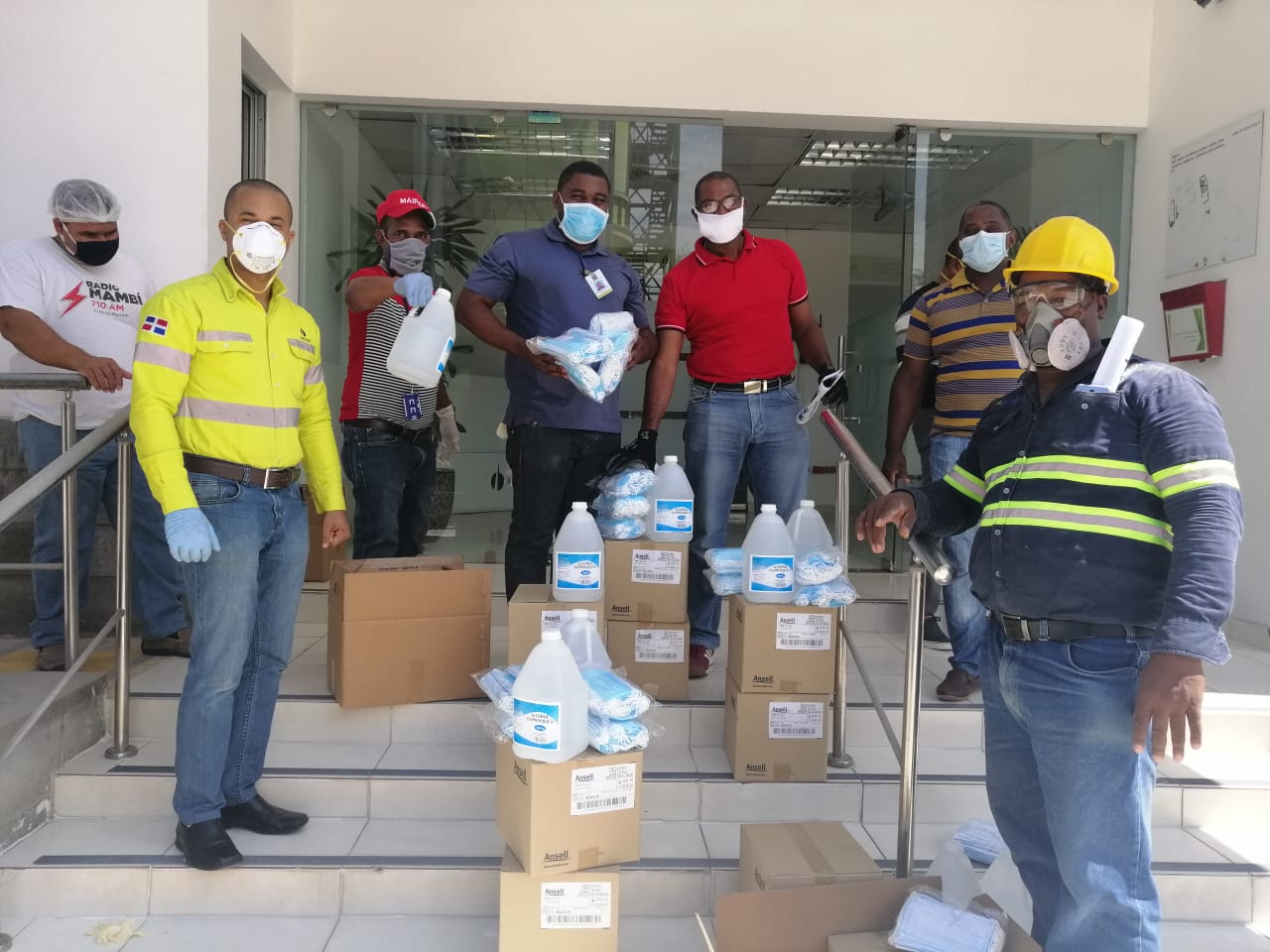 Argos Dominicana entrega insumos médicos a más de 2,000 personas en San Cristóbal