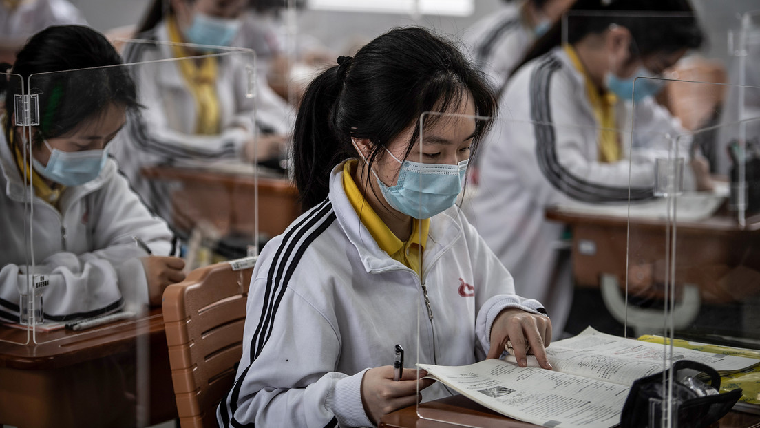 Fotos | Alumnos de Wuhan vuelven a las escuelas por primera vez desde enero