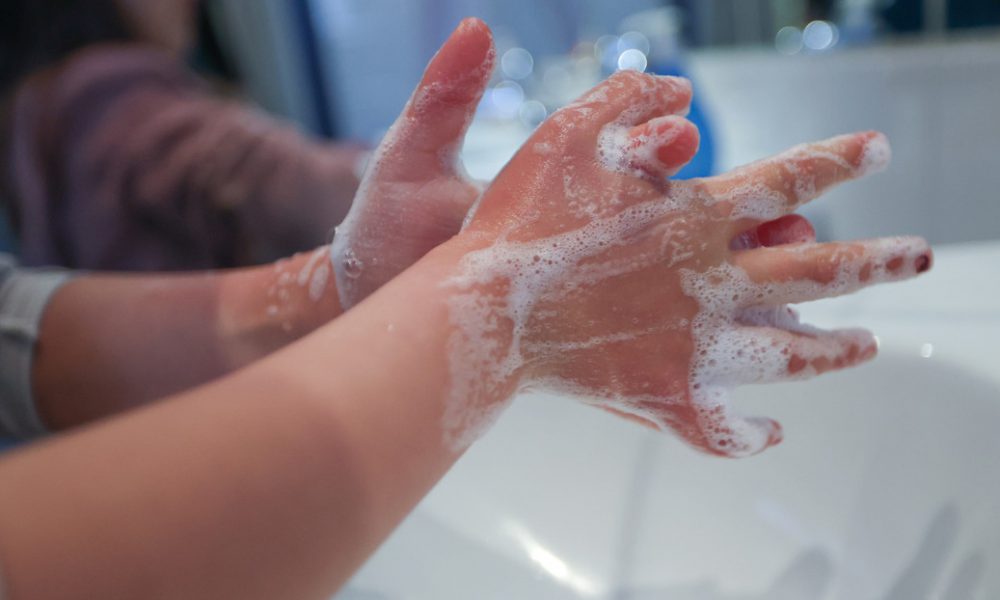 Científicos demuestran la efectividad del lavado de manos contra el covid-19
