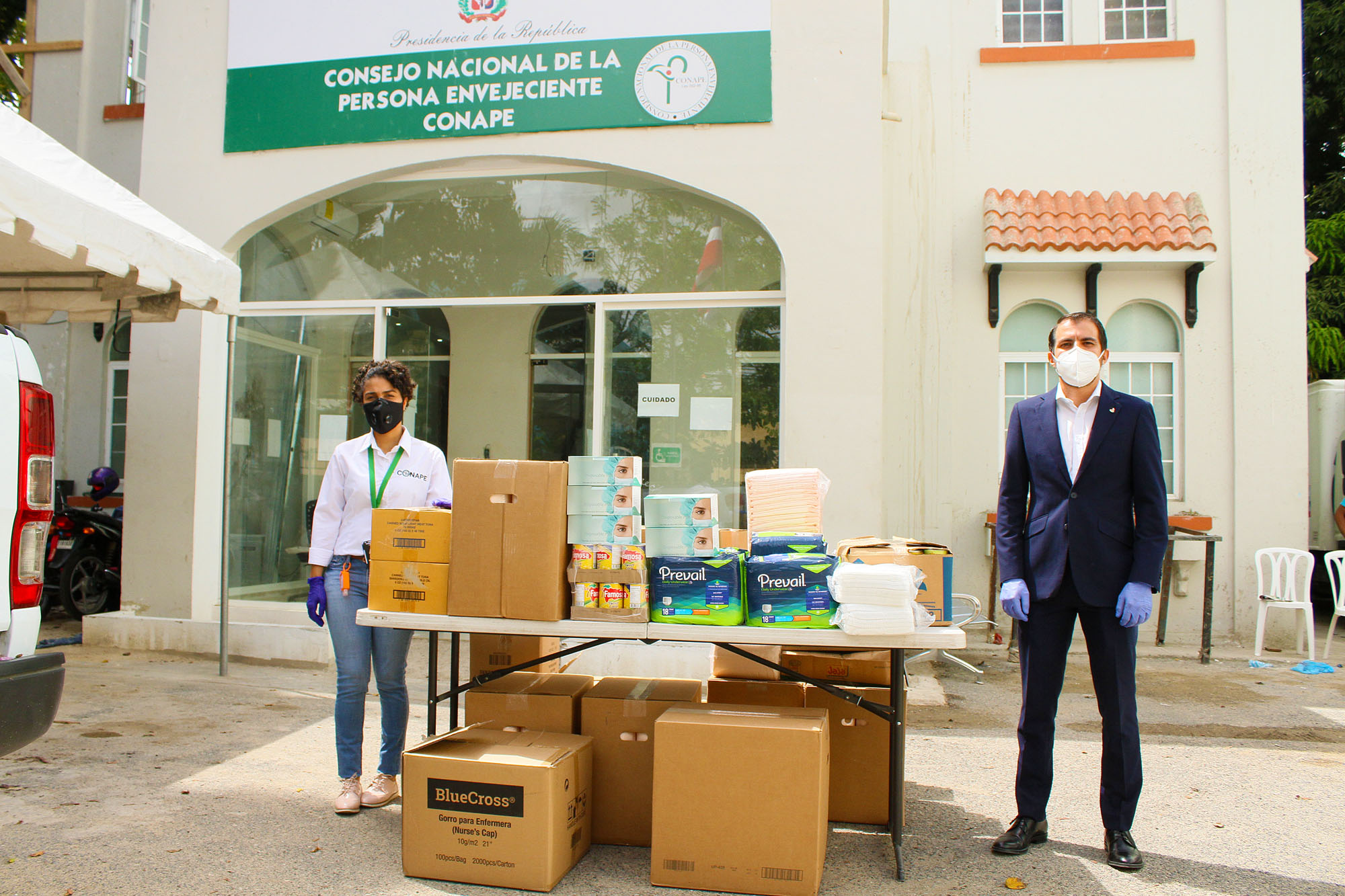 Banesco realiza donaciones a seis entidades para hacer frente al COVID-19