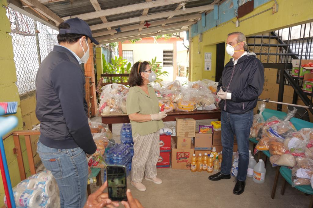 Abinader insiste ayuda social del gobierno llegue a necesitados, y se mantenga mientras dure el paro económico