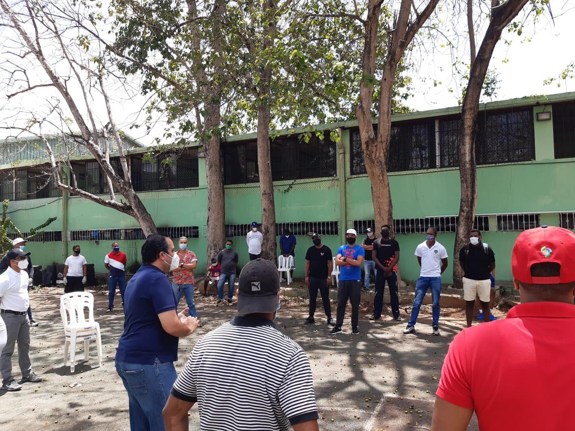 Entrenadores de baloncesto de la capital reciben aportes en la Ruta Solidaria