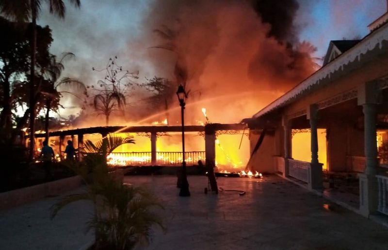Reportan incendio en Bahía Principe Grand El Portillo
