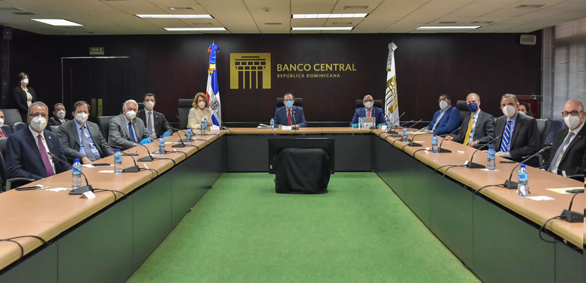 Gobernador del Banco Central y presidentes de bancos se reúnen; evalúan condiciones monetarias y cambiarias del país