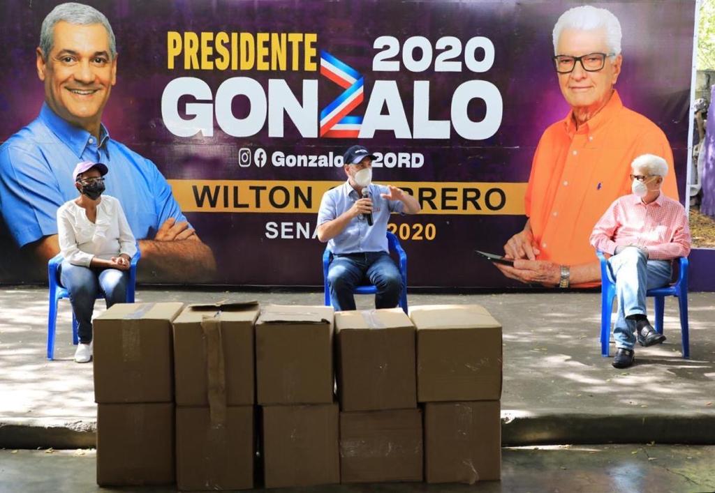 Gonzalo Castillo dona 55,000 mascarillas en Azua, Baní Y San Cristóbal, informa serán repartidas en barrios