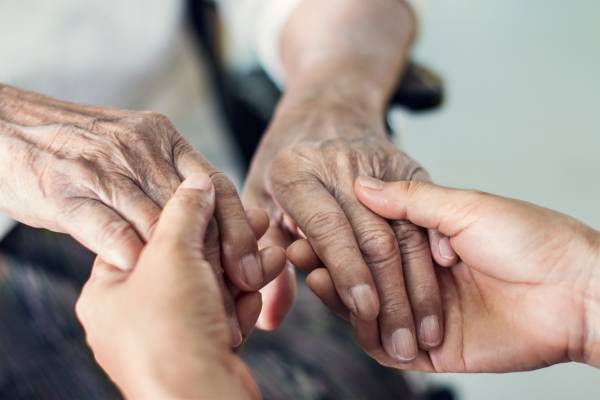 AFP Crecer entrega pago de la pensión en sus casas a sus afiliados de 60 años en adelante, para proteger a los más vulnerables