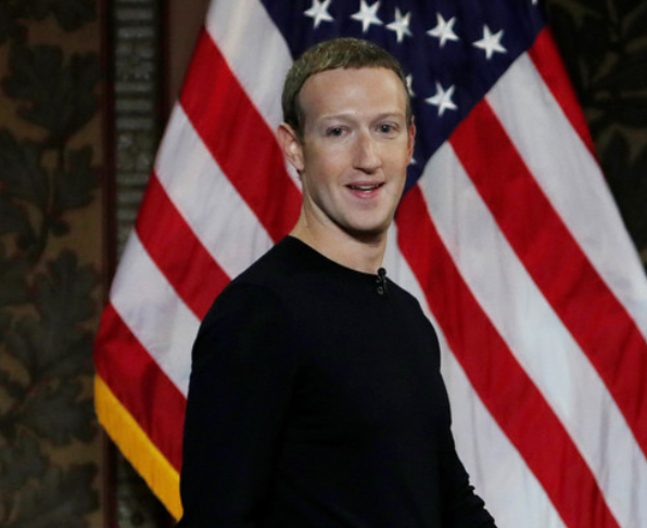 Fotos | La esposa de Mark Zuckerberg le corta el pelo y provoca una oleada de memes