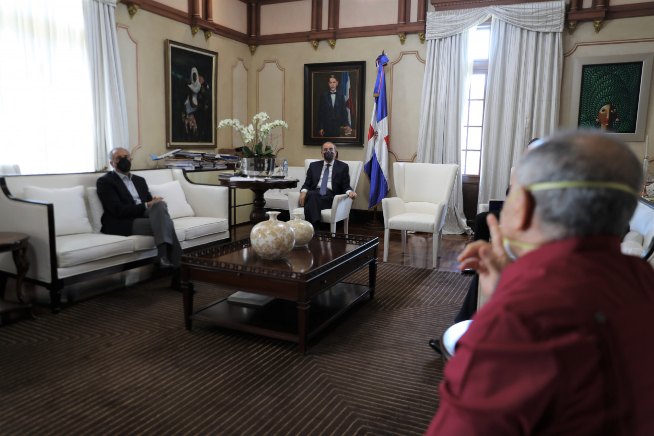 Presidente Danilo Medina se reúne con líderes sindicales; escucha visión y propuestas ante situación actual