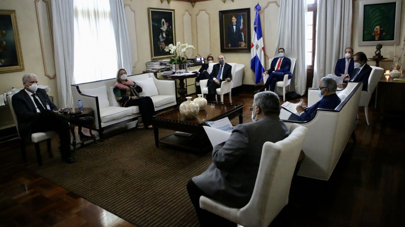 Danilo Medina se reúne con Comité de Emergencias y Gestión Sanitaria para evaluar medidas ante COVID-19