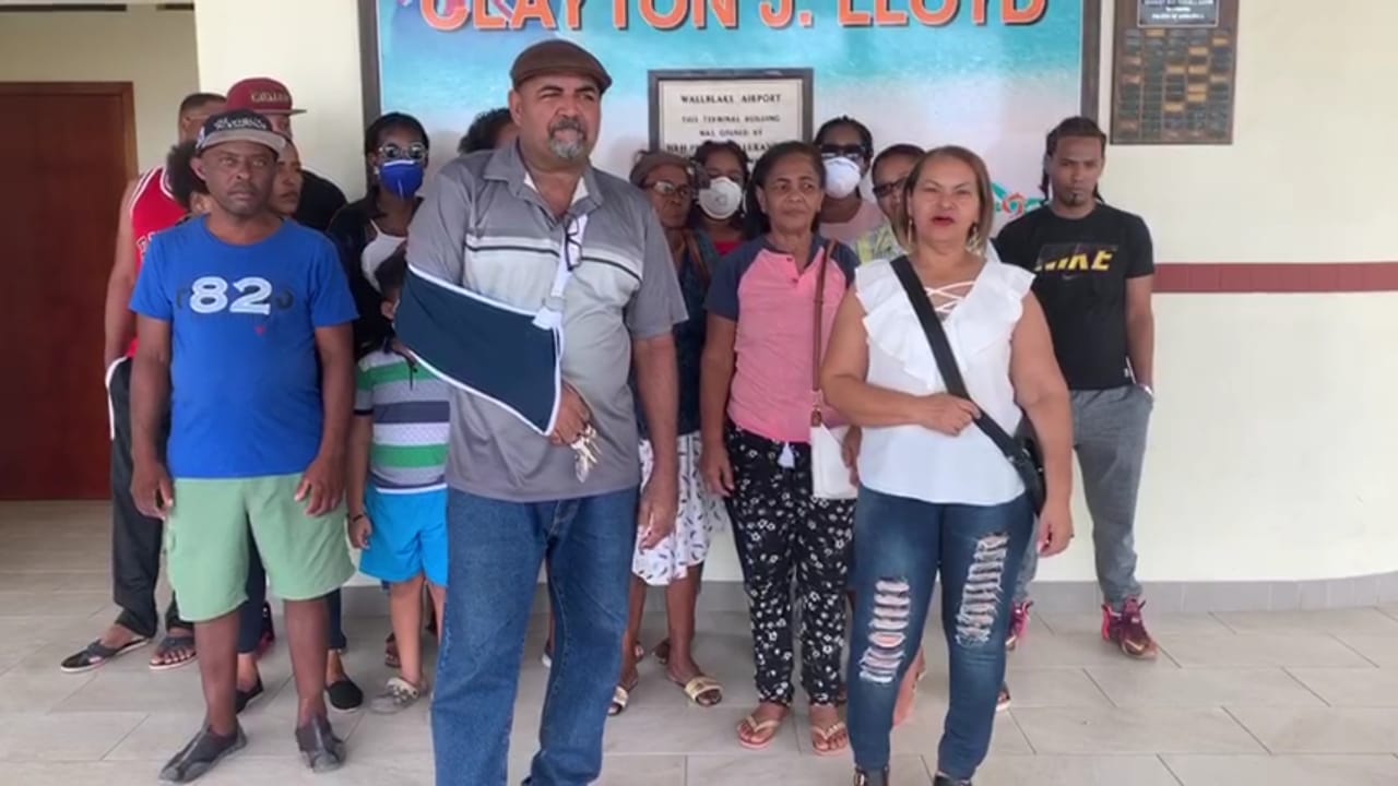 Video | Dominicanos en Anguila piden ayuda para regresar al país