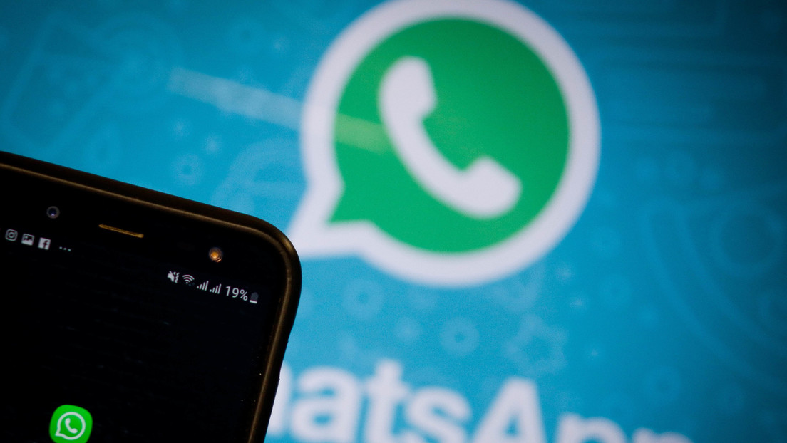 Un periodista 'hackea' por accidente una cuenta de WhatsApp de otra persona y señala un peligro que corren los usuarios