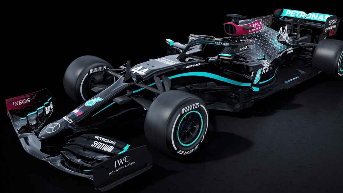 Mercedes vuelve a la Fórmula Uno con los bólidos pintados de negro en su lucha contra el racismo