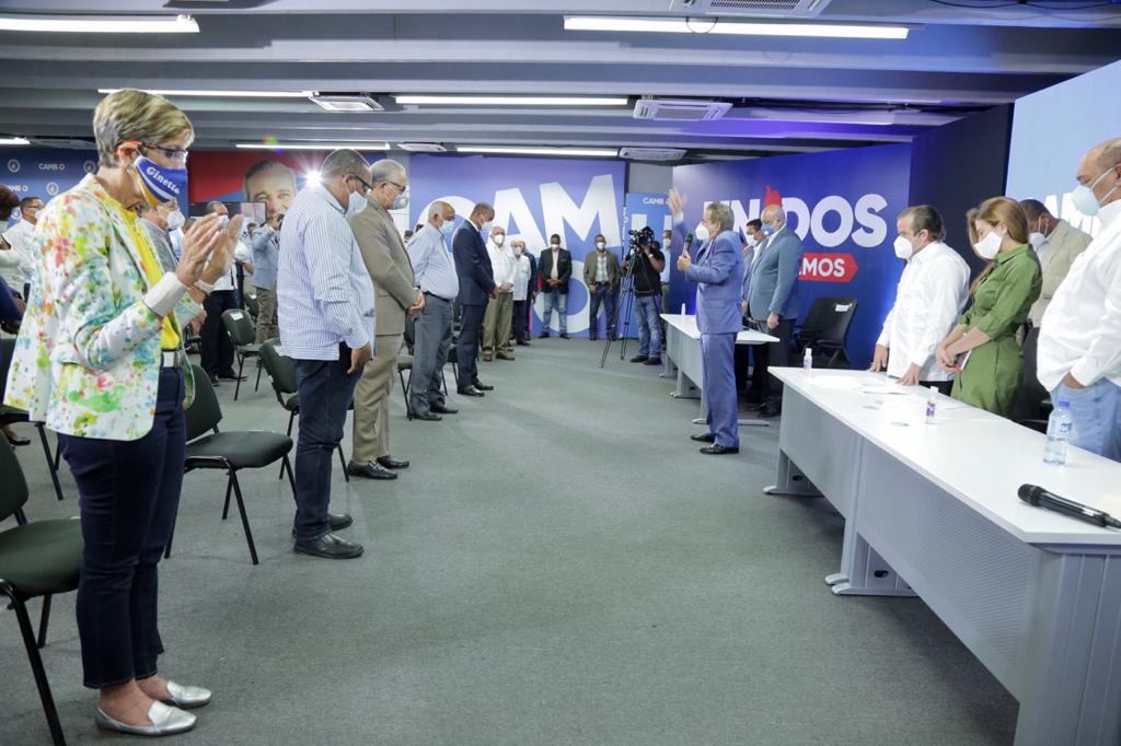 PRM reúne a sus alcaldes y directores de distritos para revisar trabajos de cara a las elecciones del 5 de julio
